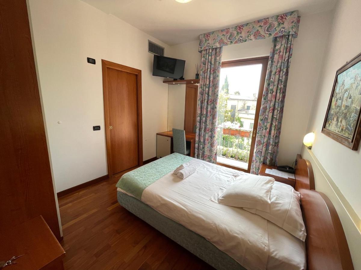 Hotel Meridiana Sirmione Dış mekan fotoğraf